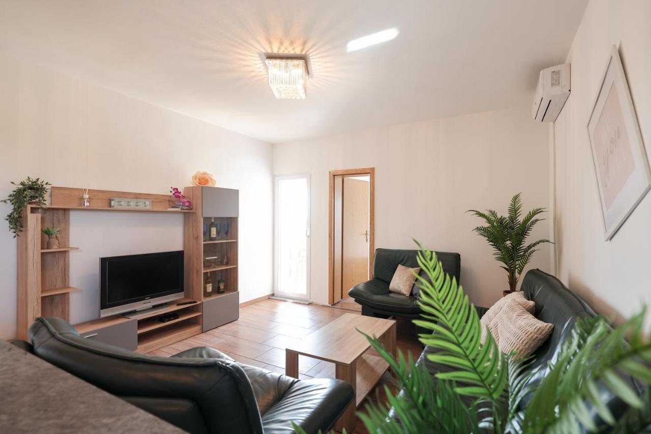 Apartments Miky Vrsi Eksteriør billede
