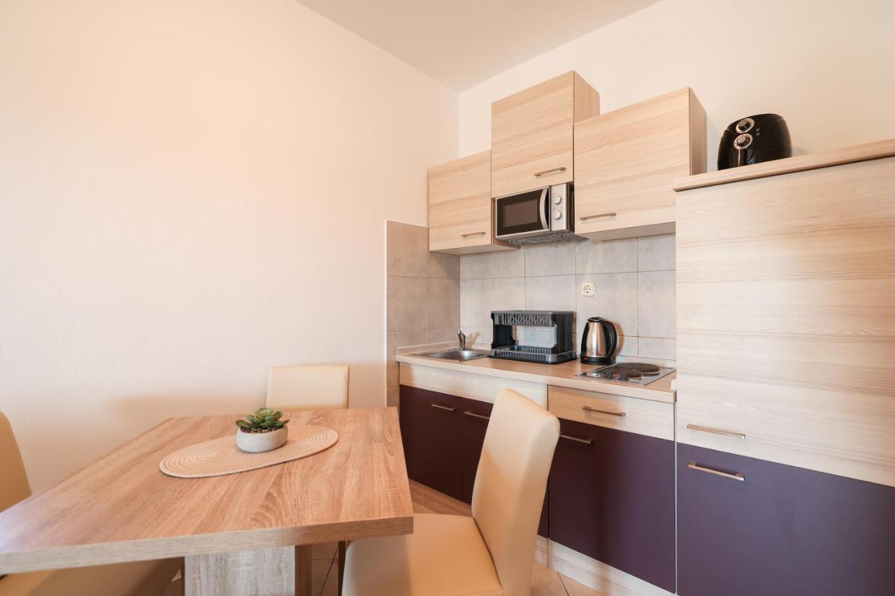Apartments Miky Vrsi Eksteriør billede