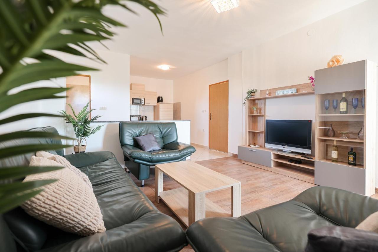Apartments Miky Vrsi Eksteriør billede