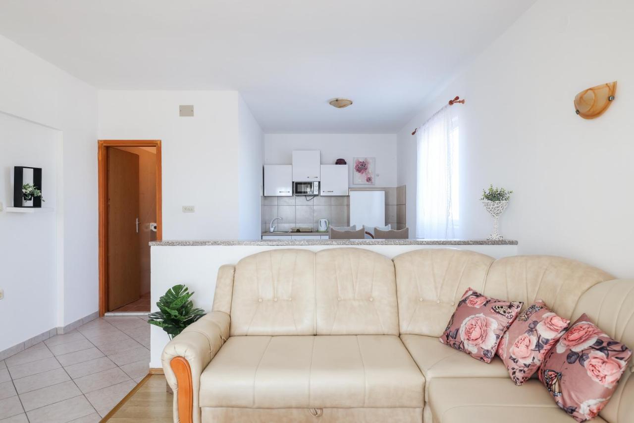 Apartments Miky Vrsi Eksteriør billede
